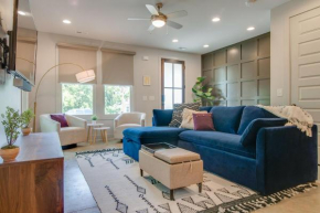 The Bailey -Steps to the Action! 3 Bedrooms for you and your group!